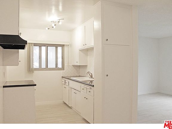 3rd image of 729 Huntley Dr APT 4