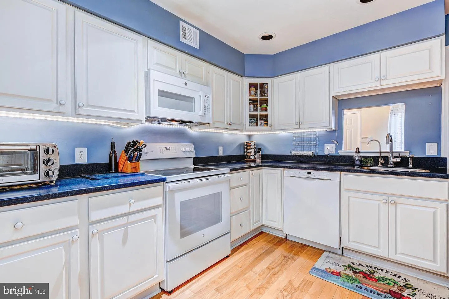 3 bed, 2.5 bath, 1728 sqft, $2,750 — Photo 3