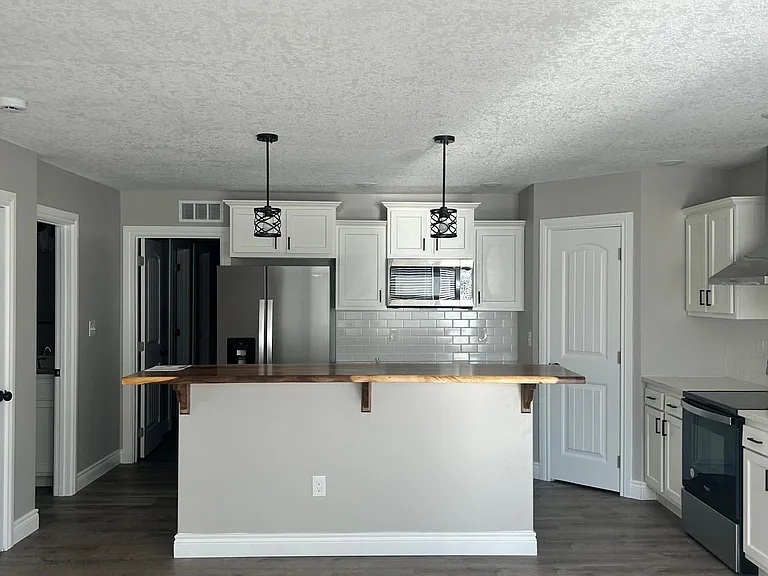 846 SE Hackberry Dr — Photo 2
