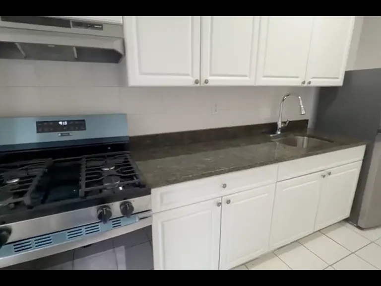 1575 Grand Concourse #A36 — Photo 4