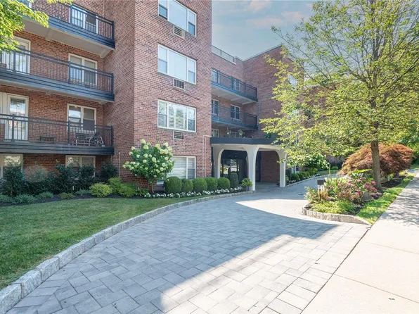 25 Chapel Place #1K, Great Neck, NY 11021