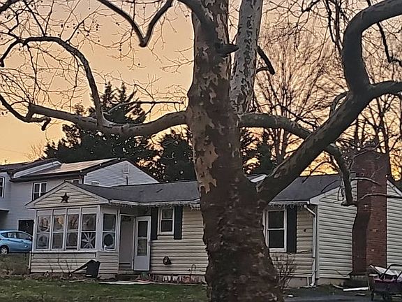 2nd image of 27 1st Ave