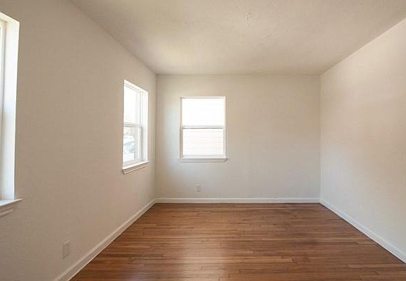 5th image of 2304 Brazoria St #2