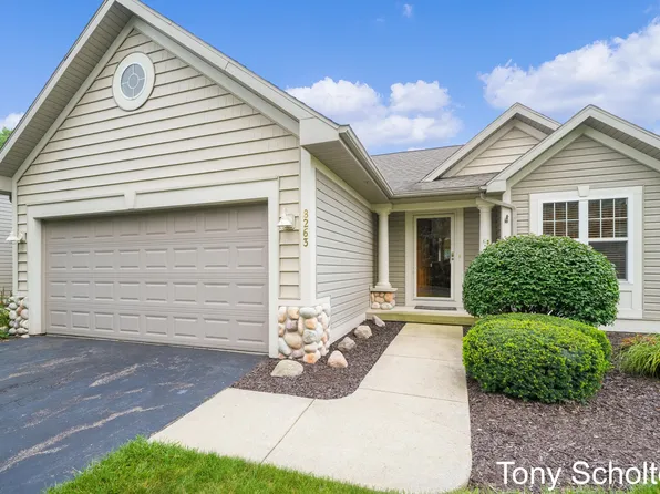 8263 Woodstone Dr SE, Byron Center, MI 49315