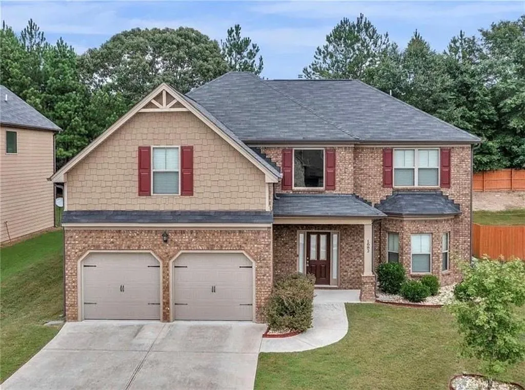 4 bed, 2.5 bath, 3156 sqft, $2,999 — Photo 1