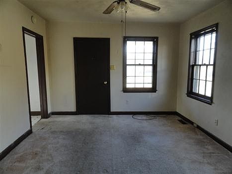 3rd image of 841 Smith St