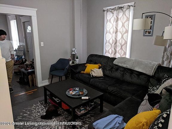 3rd image of 220/222 W Oakland Ave