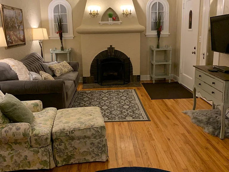 360 E 13th St — Photo 12