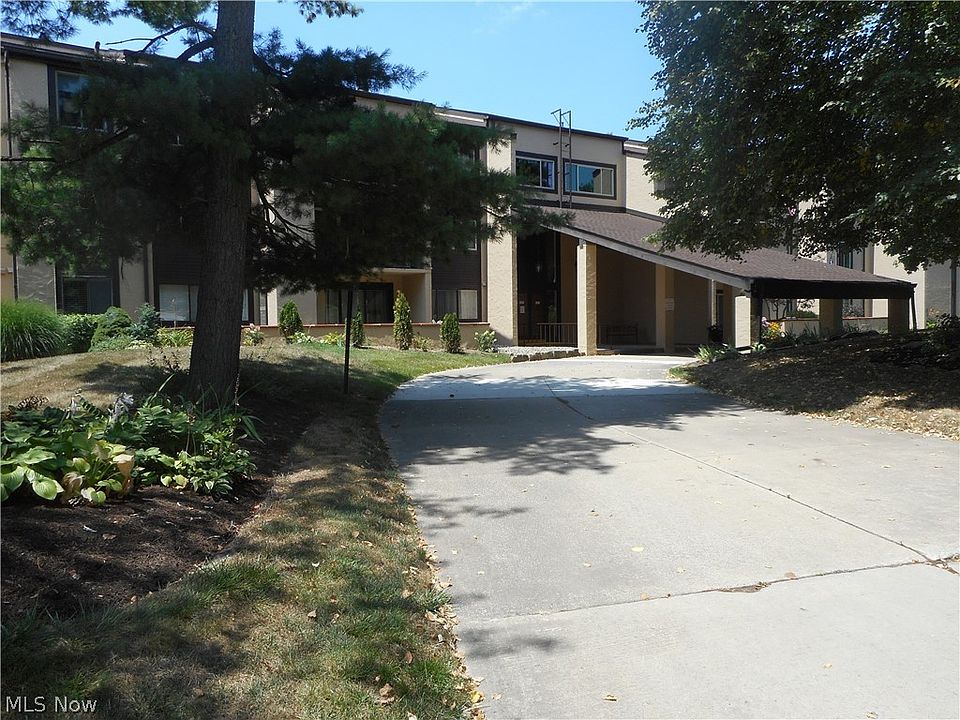 1st image of 171 Court Dr #107