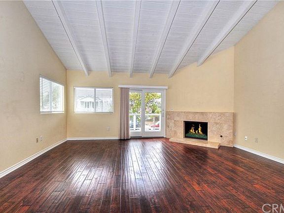 2nd image of 510 1/2 Jasmine Ave #Upstairs