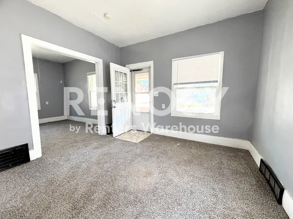 3206 3rd St, Des Moines, IA 50313