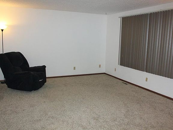 5th image of 1450 Country Club Ct
