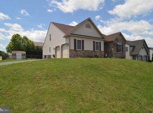 1000 Helm Ln, Reading, PA 19605