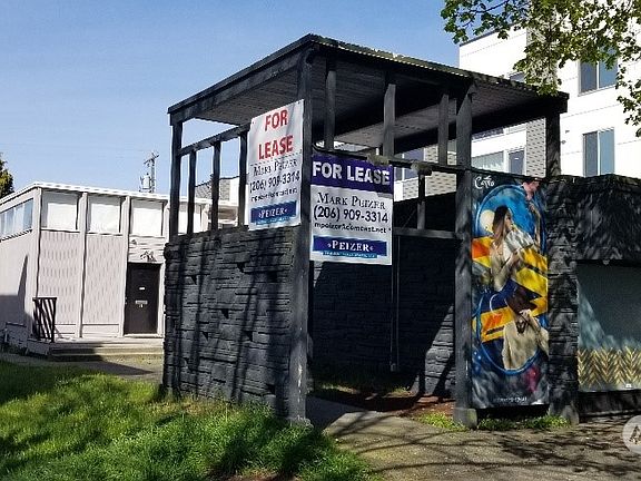 Close up street view.>