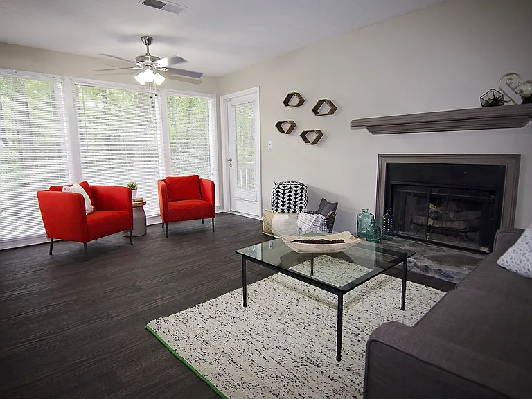 Berkeley Landing Apartments — Photo 11