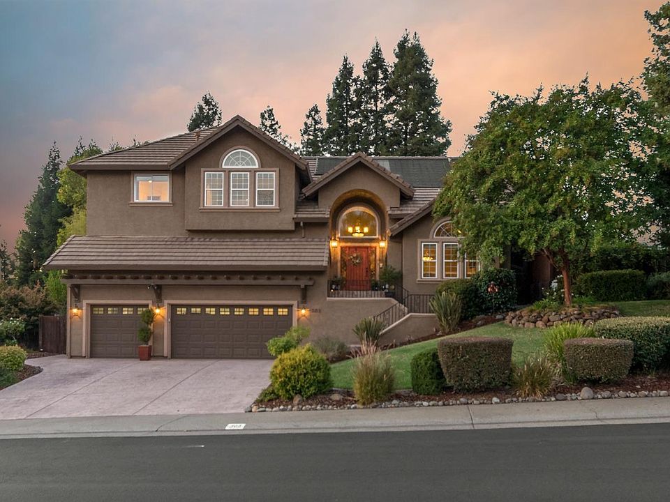 2nd image of 303 Canyon Falls Dr