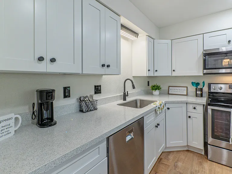 1133 S Farmer Ave #3 — Photo 13