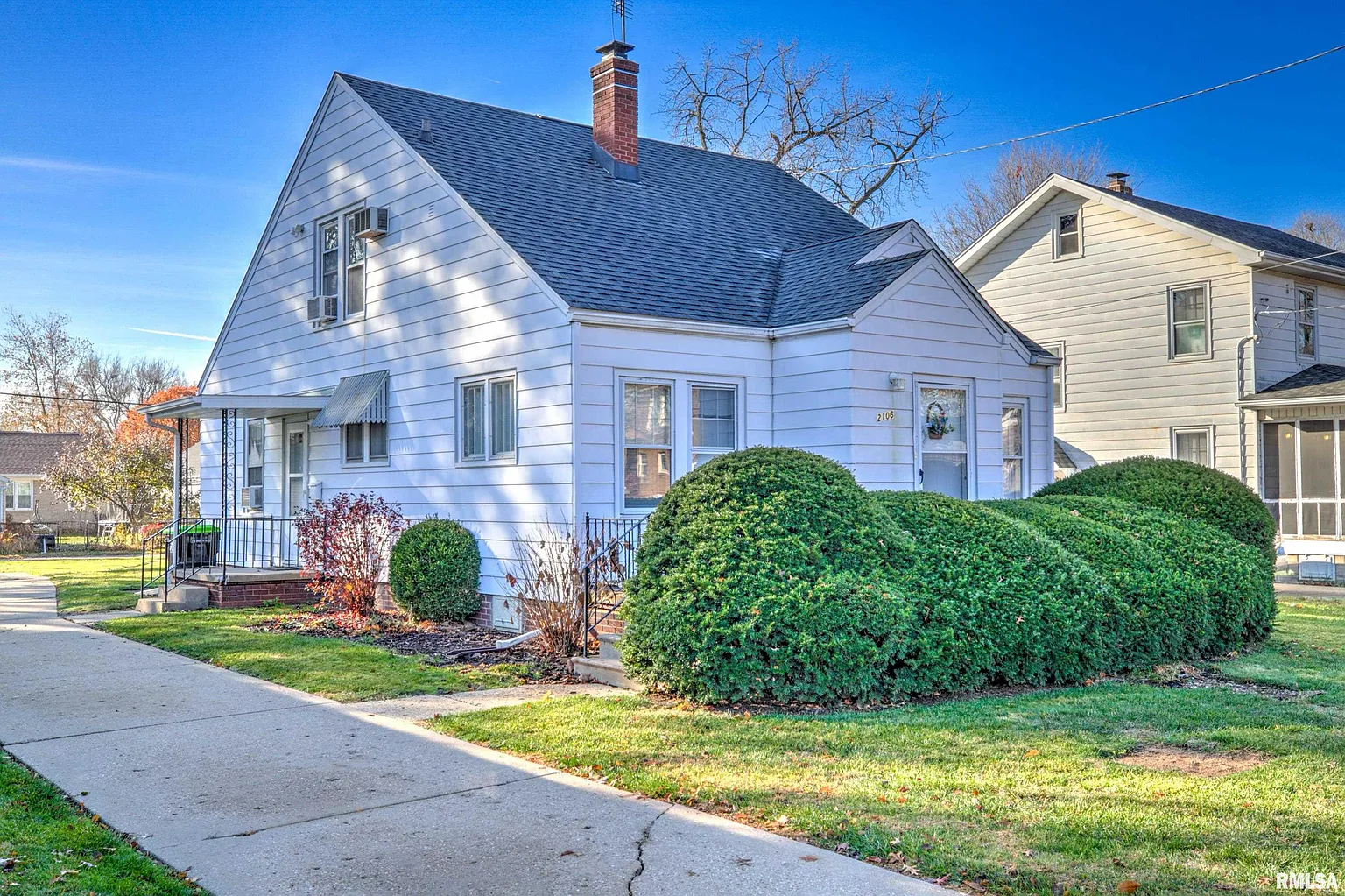 2106 W Heading Ave photo 1