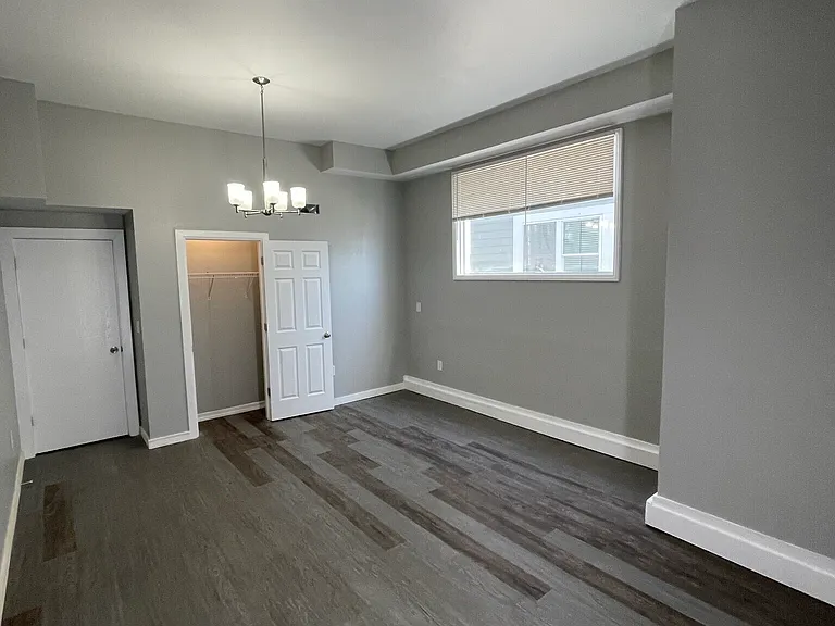 339 W 32nd St — Photo 24