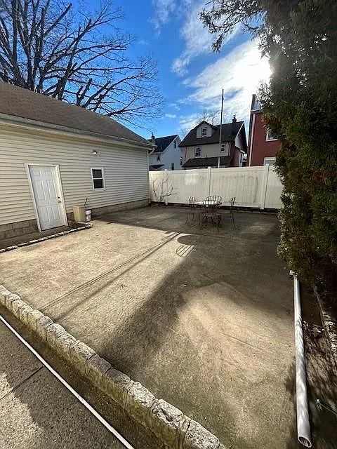 3 bed, 992 sqft, $2,850 — Photo 3