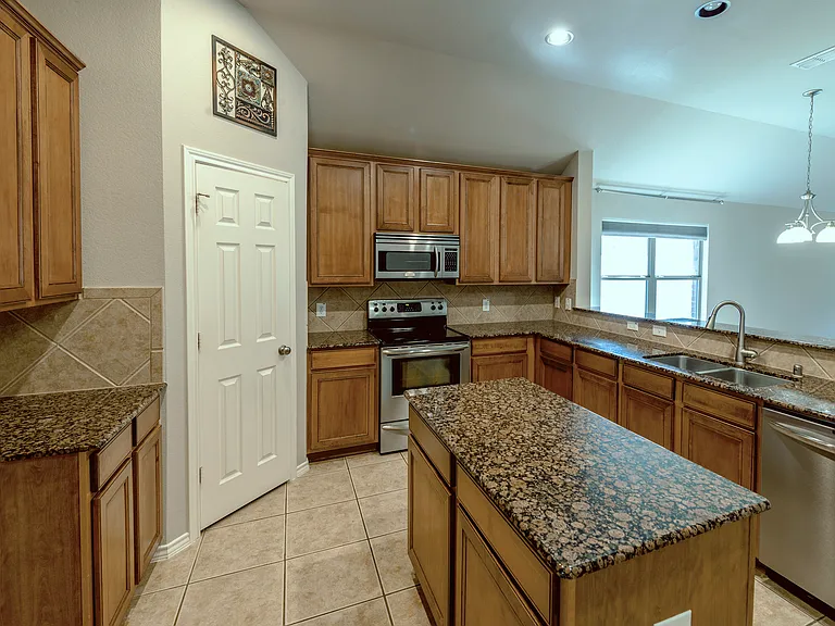 3221 Timber Ridge Trl — Photo 5