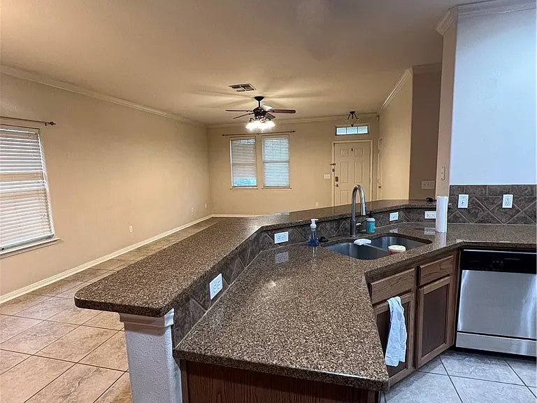 2545 Las Brisas St — Photo 16