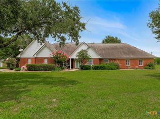 80 Hunters Way, Victoria, TX 77904