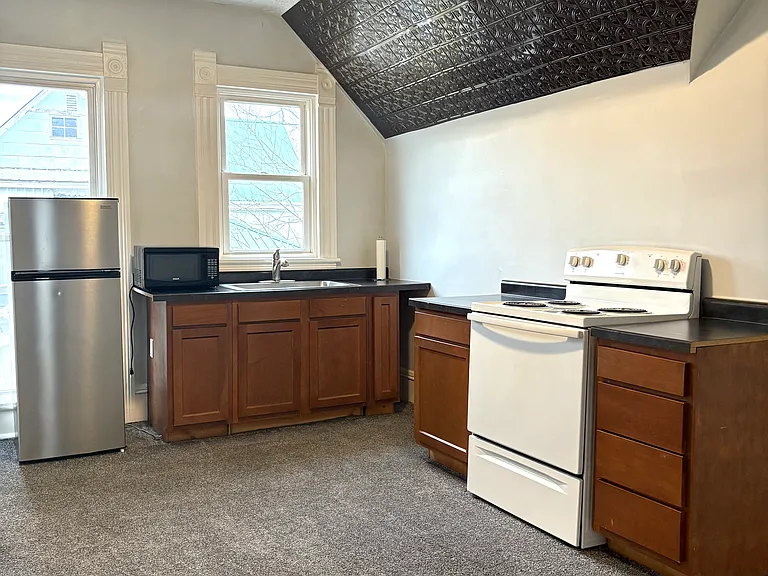 Kitchen - appliances included