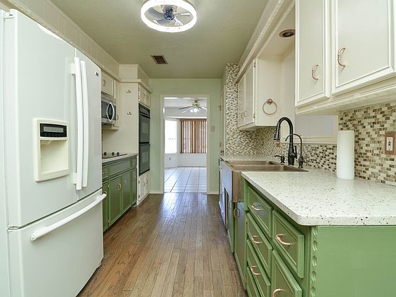 5th image of 3403 74th St