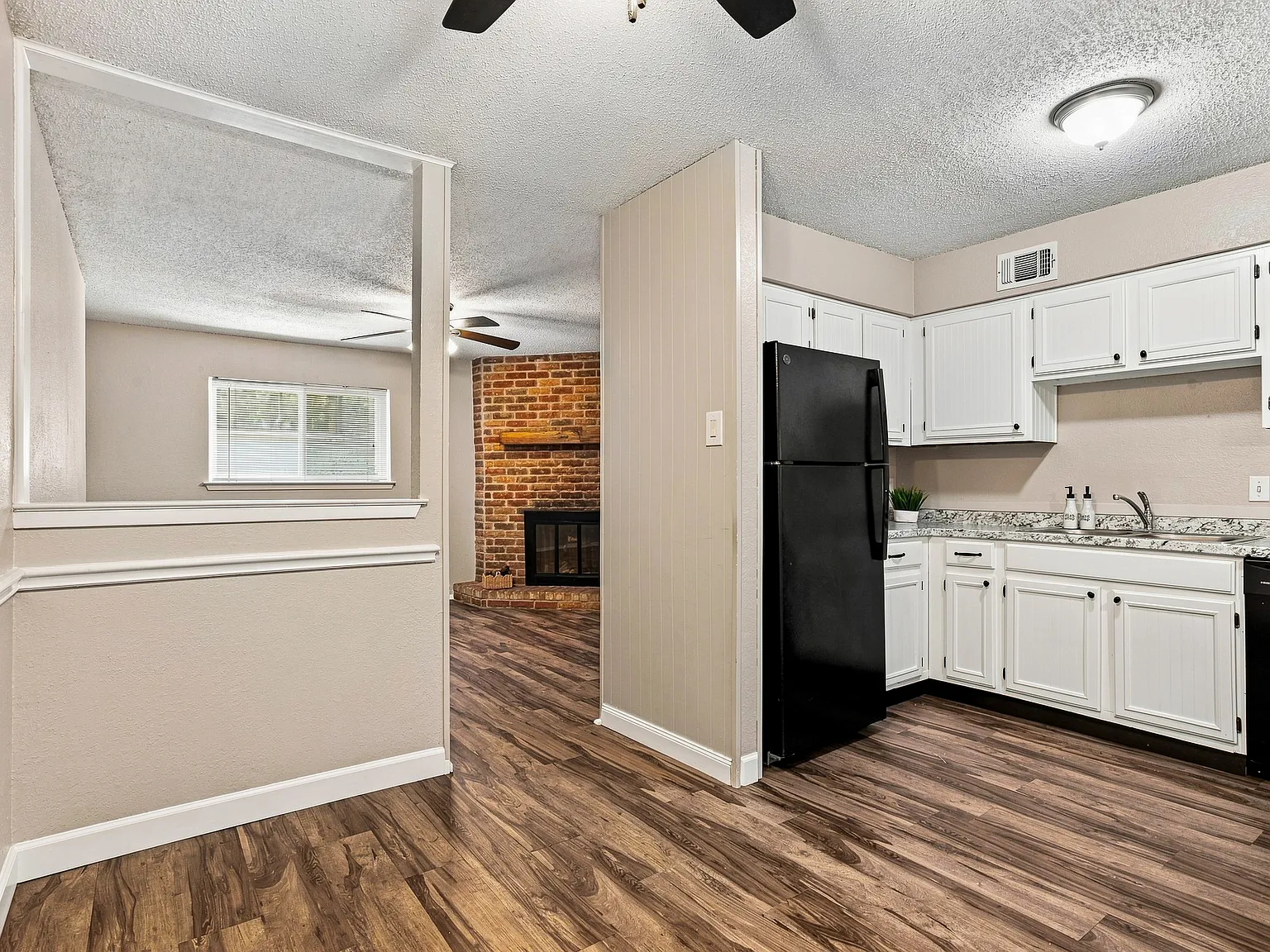3 bed, 1424 sqft, $1,645 — Photo 4