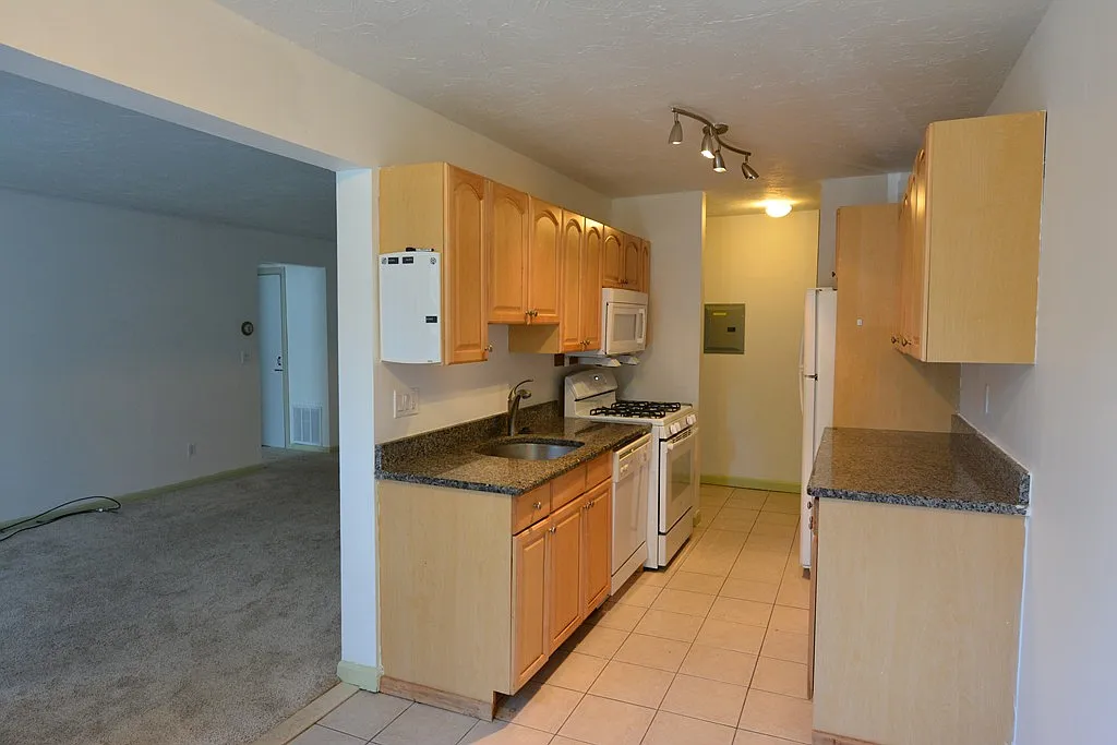36 Shrewsbury Green Dr — Photo 2