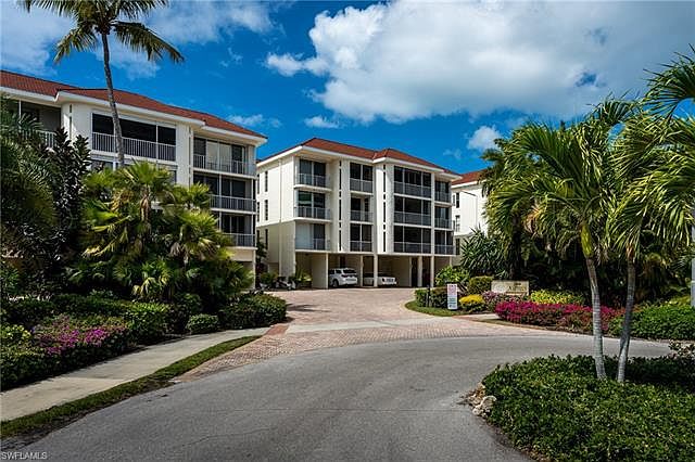 1st image of 848 Collier Ct APT 402