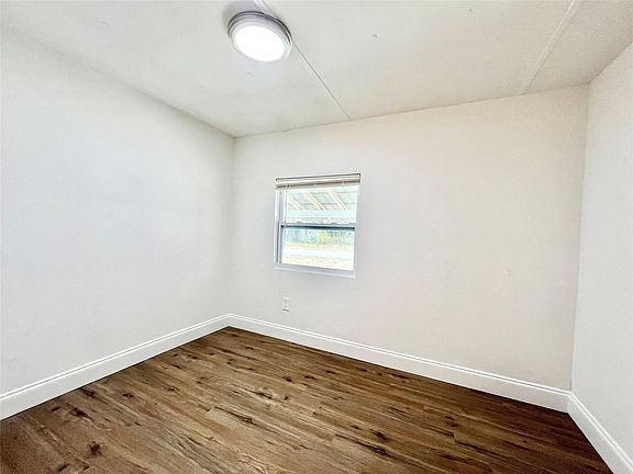 5th image of 1065 Riverview Drive