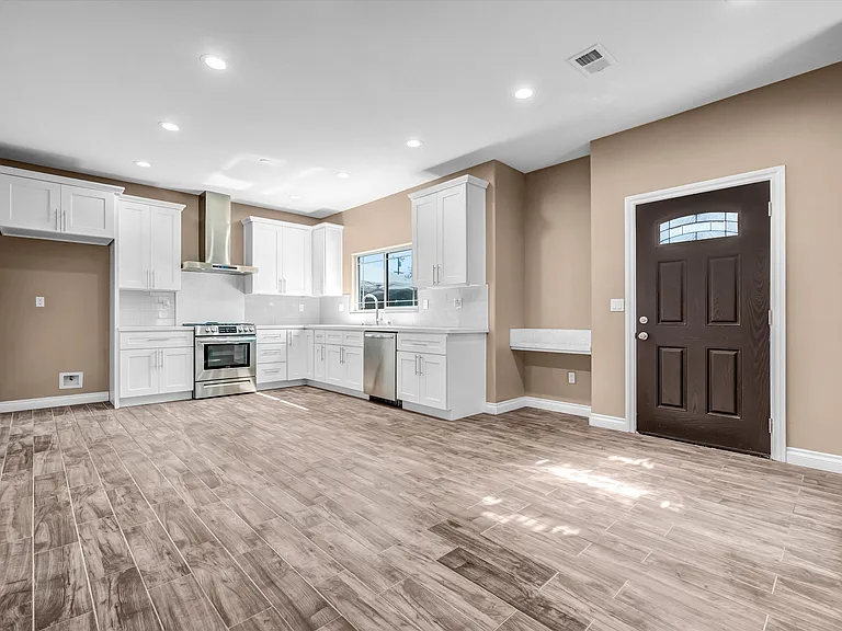 14095 Edwards St — Photo 7