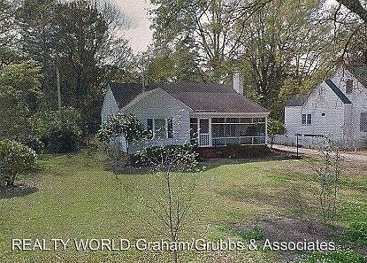 2nd image of 705 Park Cir
