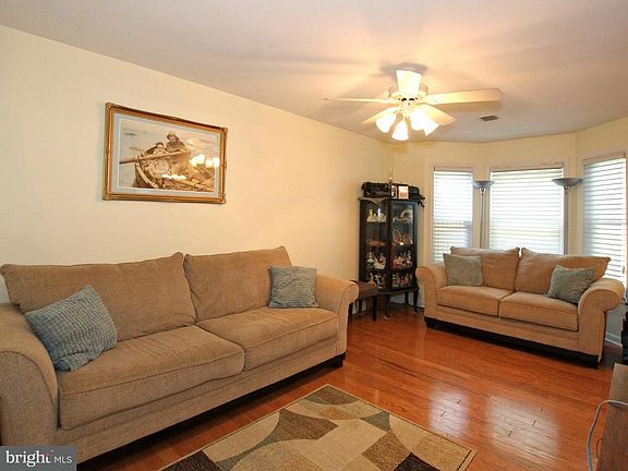5th image of 137 Hiddenwood Dr