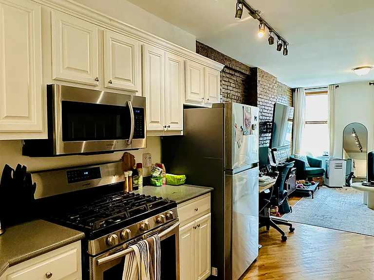 218 Jefferson St #6 — Photo 5