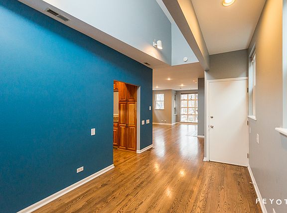 4th image of 3705 N Damen Ave #2