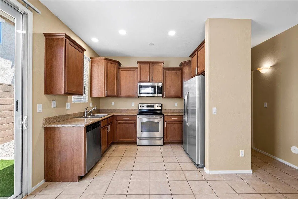 4238 E Tyson St — Photo 4