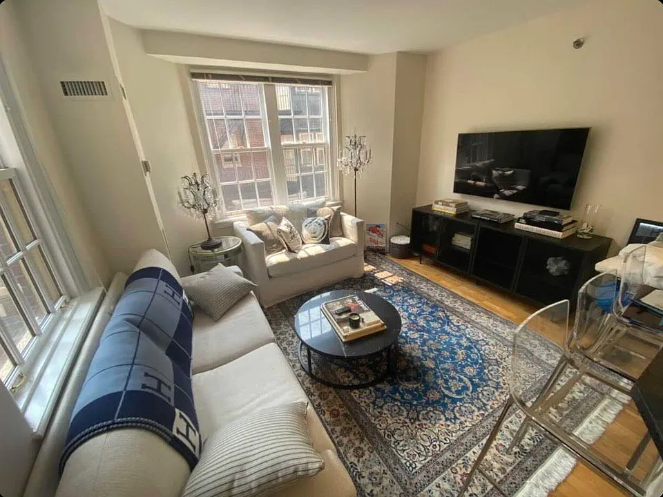 15 River St #303