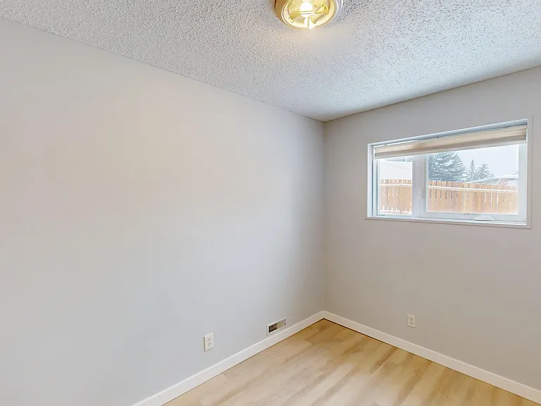 3 Sabrina Rd SW — Photo 7