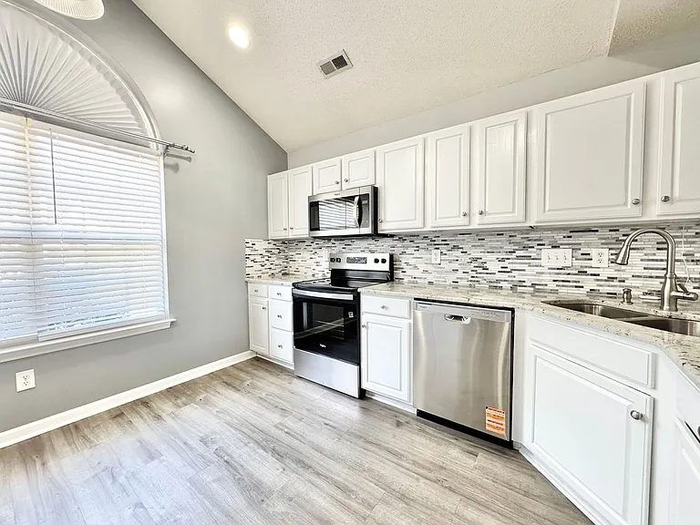 1 Cambridge Oak Cir — Photo 6