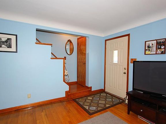 3rd image of 522 Pedretti Ave