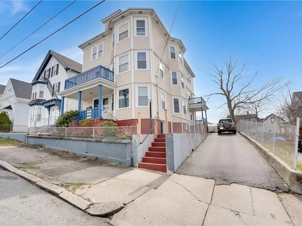 32-34 Sisson St, Pawtucket, RI 02860