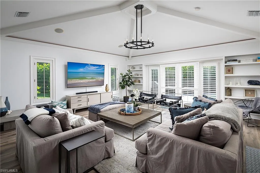 4 bed, 3.5 bath, 2930 sqft, $25,000 — Photo 1