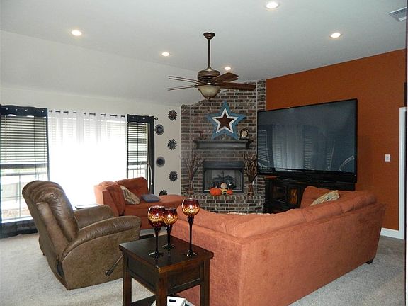 4th image of 124 Diane Ln