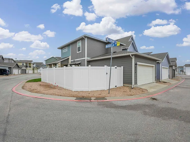 8013 Mellencamp Dr — Photo 31