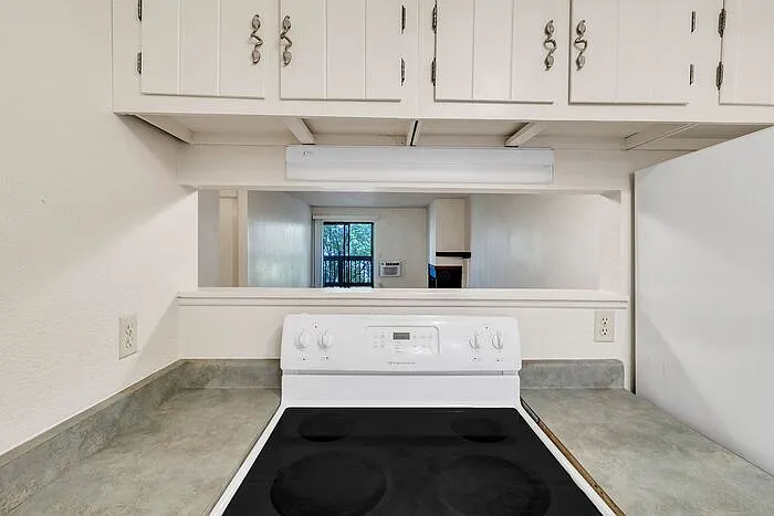 125 Franklin Ave #412 — Photo 7
