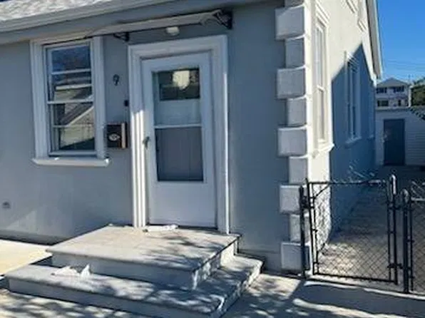 9 Cherokee St, Staten Island, NY 10305