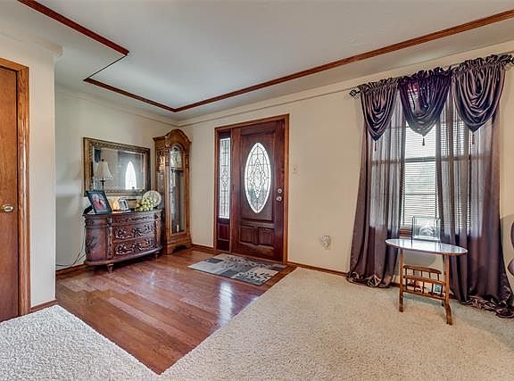 5th image of 2616 W Park Row Blvd